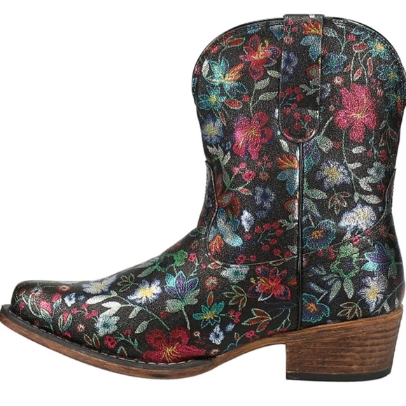 Roper Shoes - Roper Black Floral Embroidered Cowgirl Boots - Size 9.5